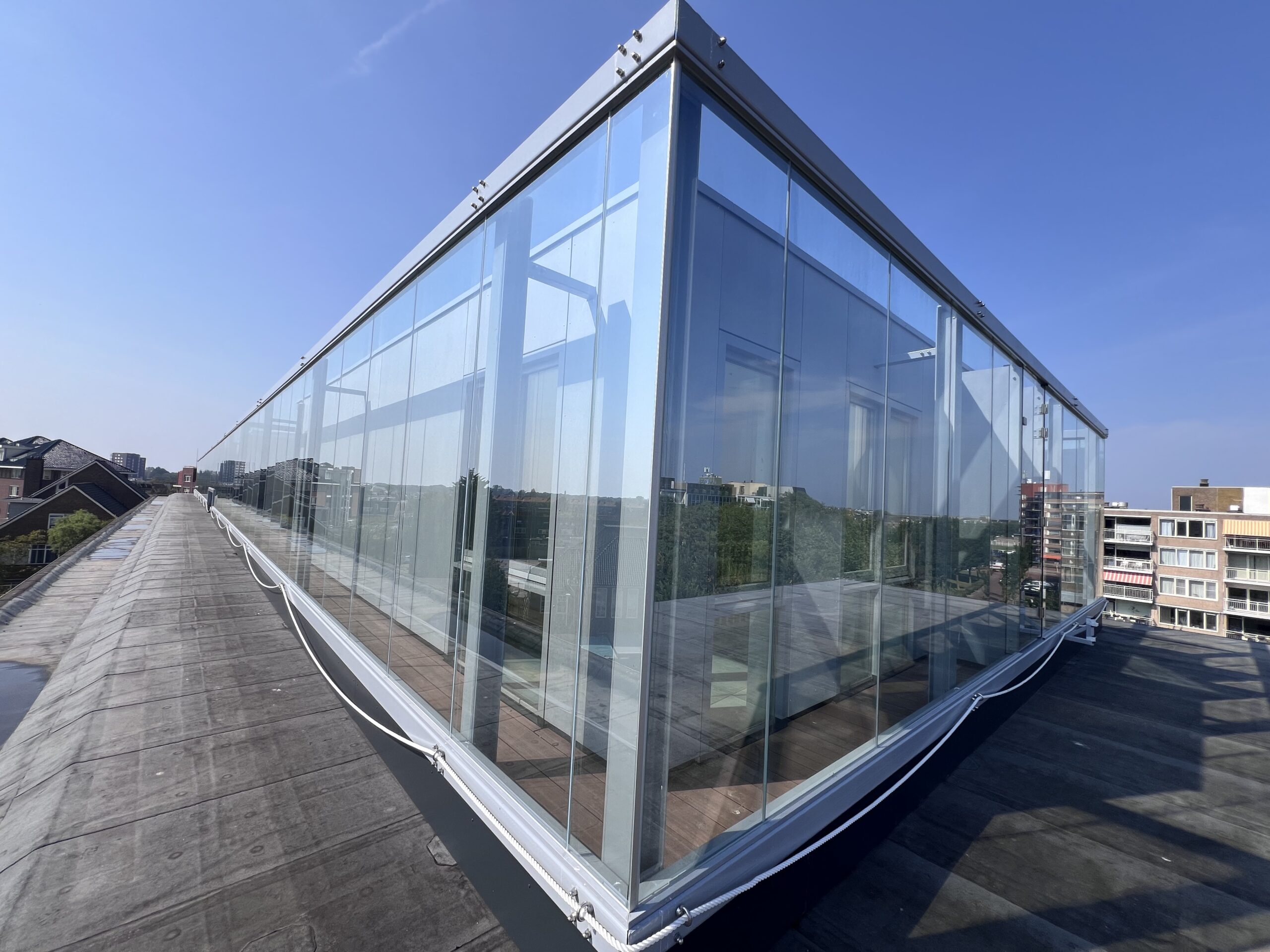 Glasmontage met tilhulpmiddelen door Borm Glastechniek