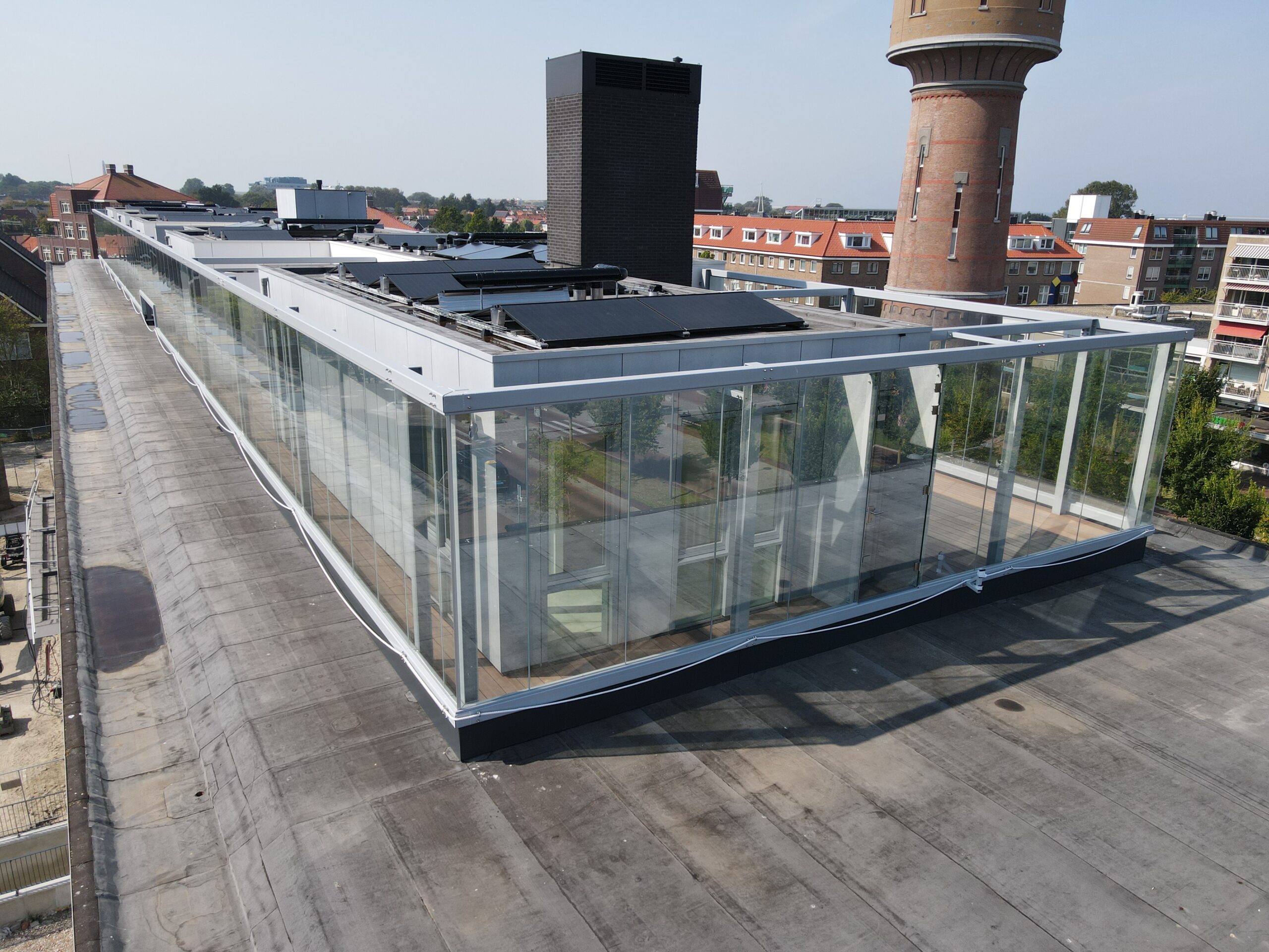 Luchtfoto van een bouwproject met beglazing van Borm Glastechniek